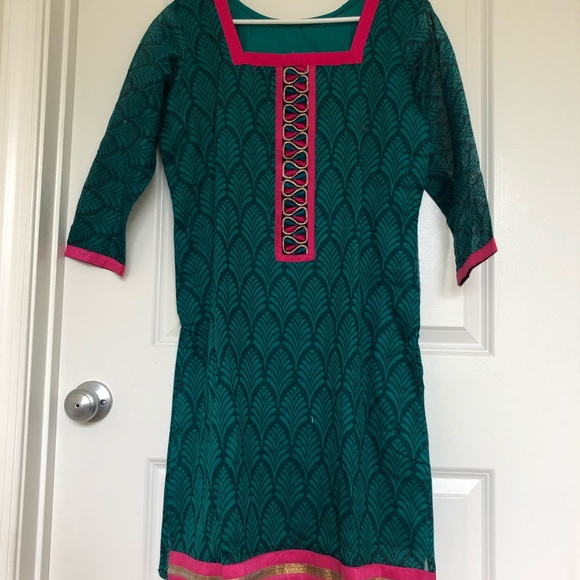 Emerald green and magenta pink Salwar Kameez with dupatta - Picture 2 of 4